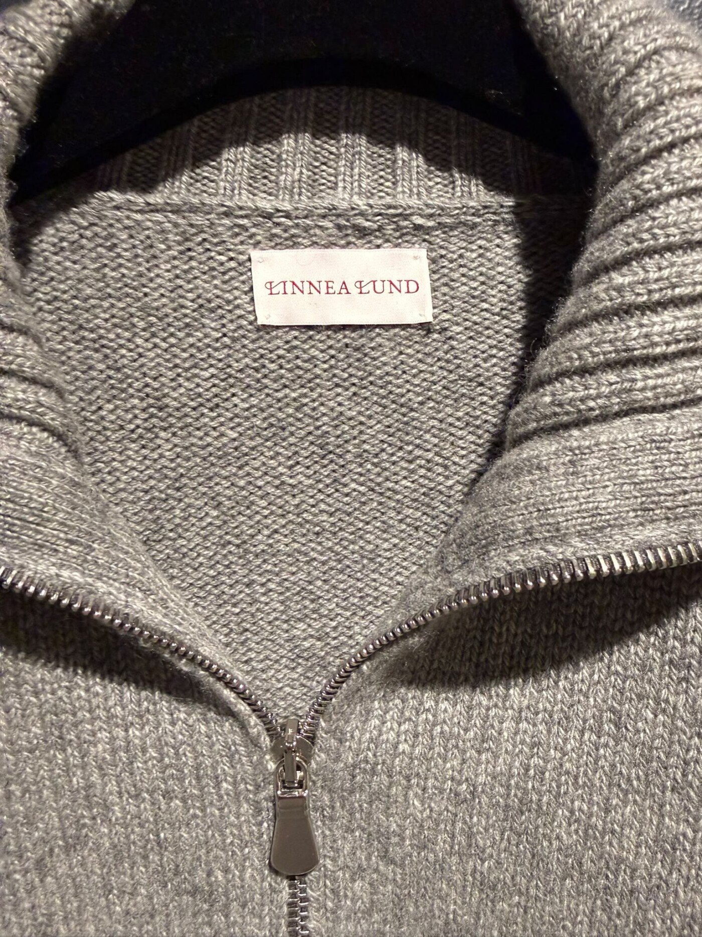 PULL LINNEA LUND LASSE GRIS 2
