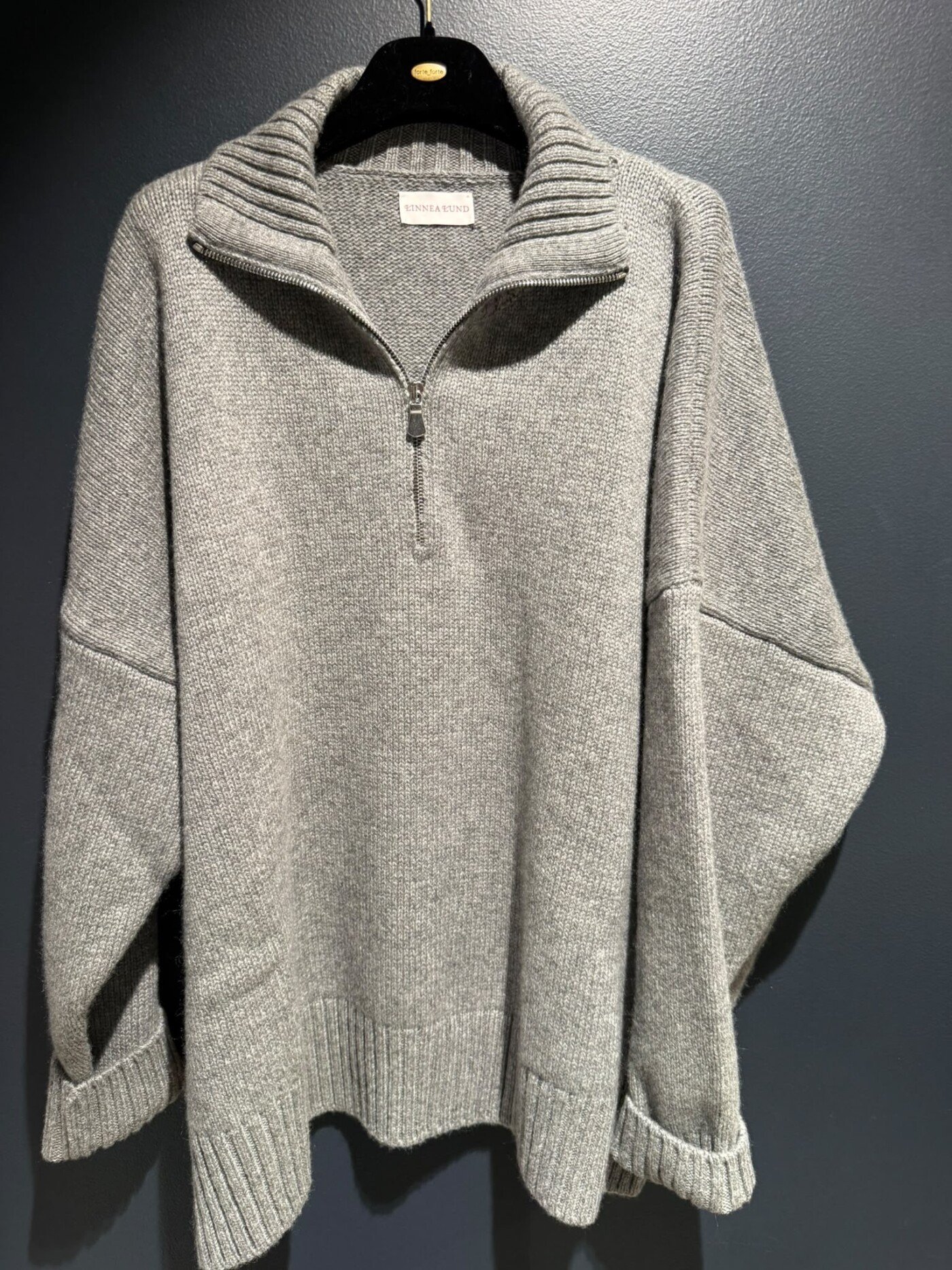PULL LINNEA LUND LASSE GRIS 1