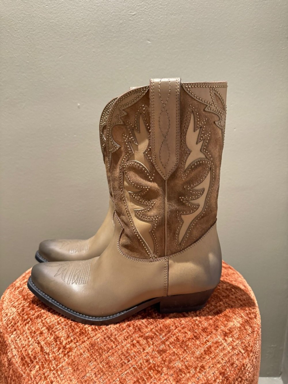 SANTIAGS GOLDEN GOOSE